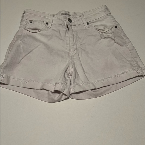 EUC‎ Levis Womens White Mid Length Stretch Cuffed Jean Shorts Size 26 (B5) - Picture 2 of 8